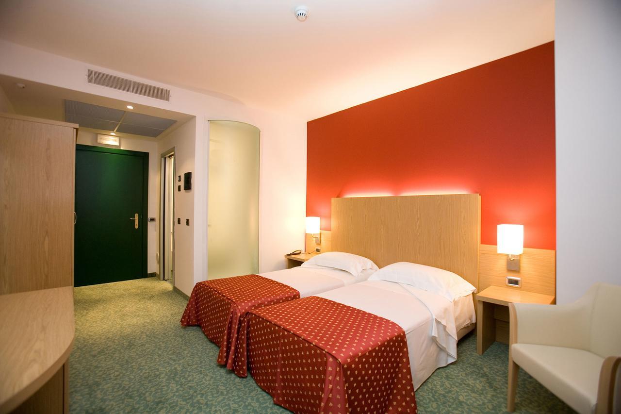 Hotel Senator Gorgonzola Buitenkant foto