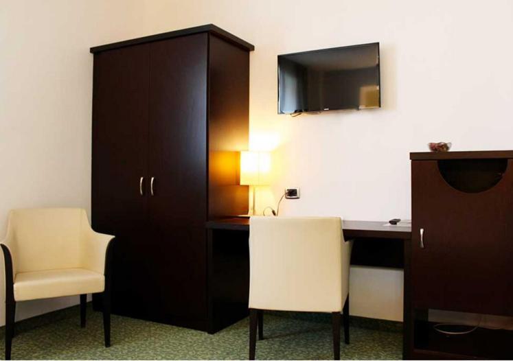 Hotel Senator Gorgonzola Buitenkant foto