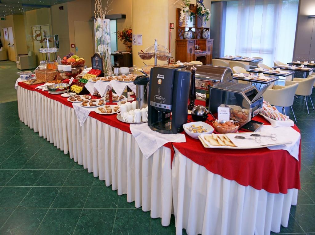 Hotel Senator Gorgonzola Buitenkant foto